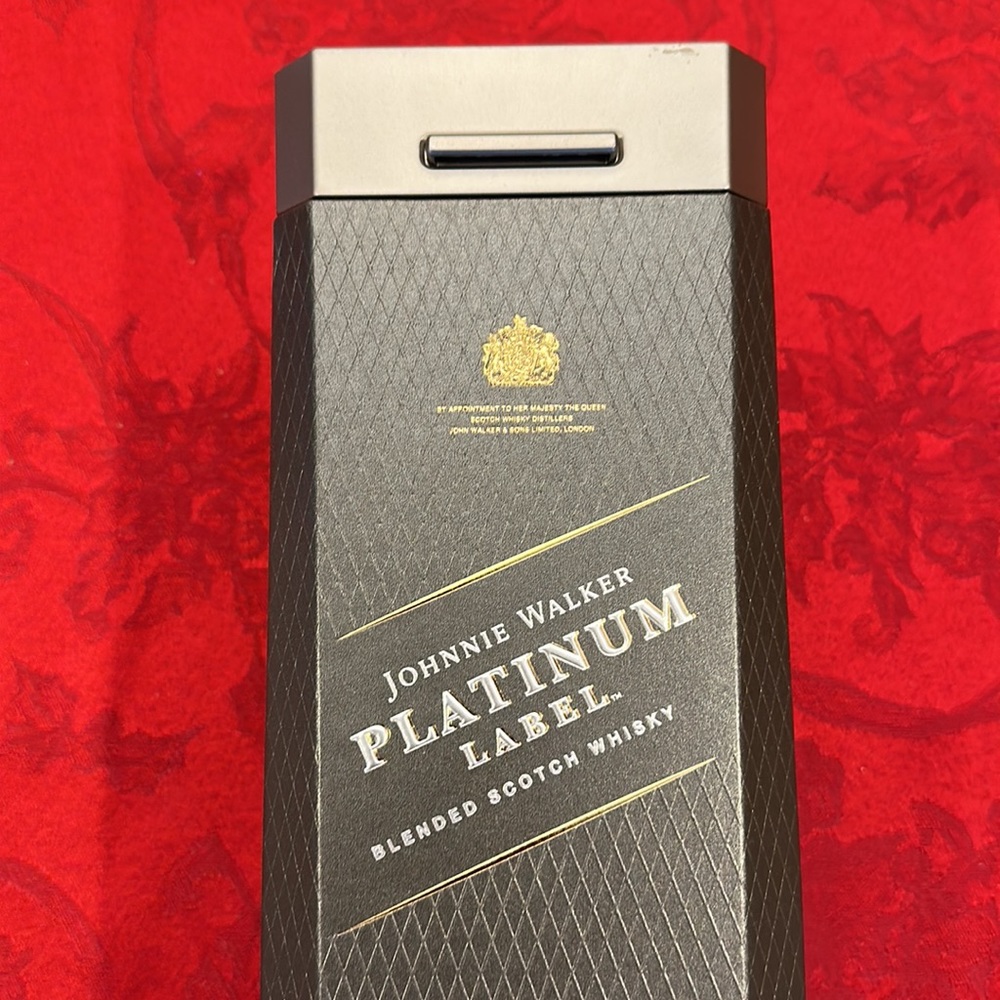 Very RARE 2014 Johnnie walker platinum label, aged 18 years empty box and sleeve - Picture 7 of 12
